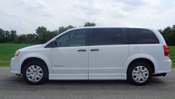 2019 dodge caravan se