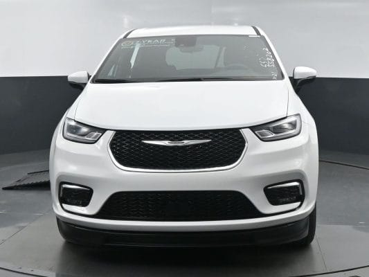 2023 Chrysler Pacifica Touring BraunAbility Xi Power Infloor Ramp