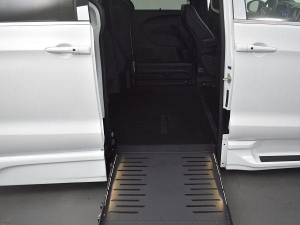 wav-2C4RC1BG3SR570906-11