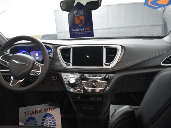 wav-2C4RC1BG3SR570906-12