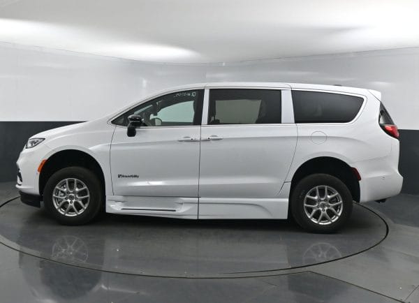 wav-2C4RC1BG3SR570906-3