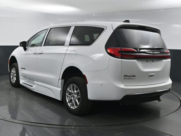 wav-2C4RC1BG3SR570906-4