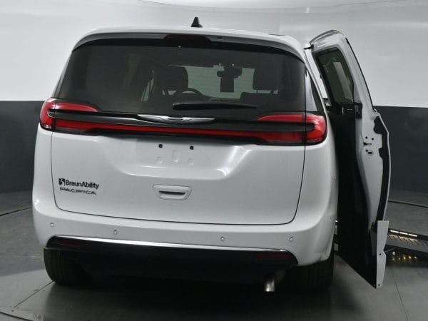 wav-2C4RC1BG3SR570906-5