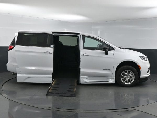 wav-2C4RC1BG3SR570906-7