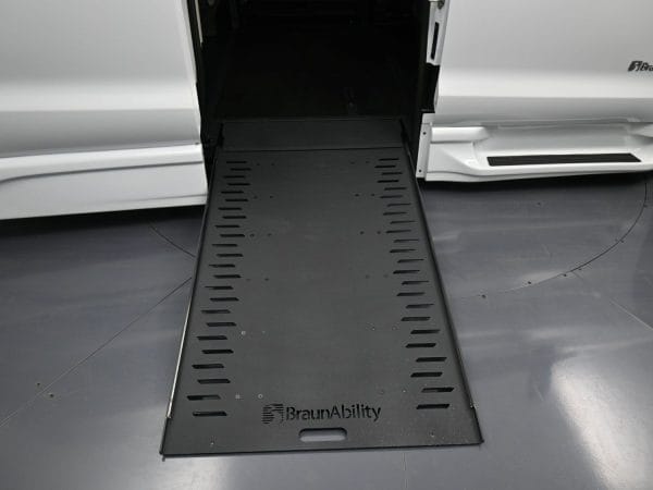 wav-2C4RC1BG8RR199123-10