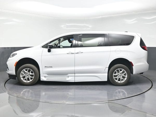 wav-2C4RC1BG8RR199123-3