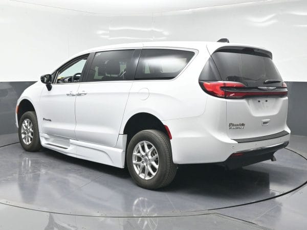 wav-2C4RC1BG8RR199123-4