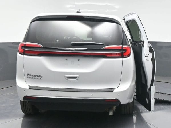 wav-2C4RC1BG8RR199123-5