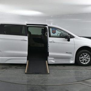 CERTIFIED PREOWNED (CPO) 2024 Chrysler Pacifica Touring L NEW BraunAbility Xi Power Infloor Ramp