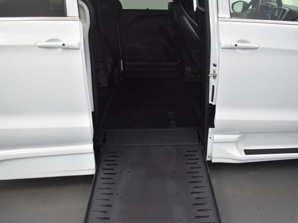 wav-2C4RC1BG0SR586240-11