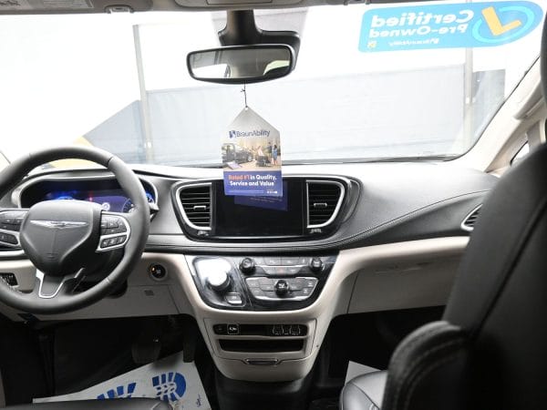 wav-2C4RC1BG6RR204383-12