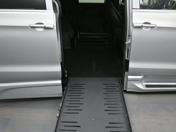 wav-2C4RC1BG3TR173732-11