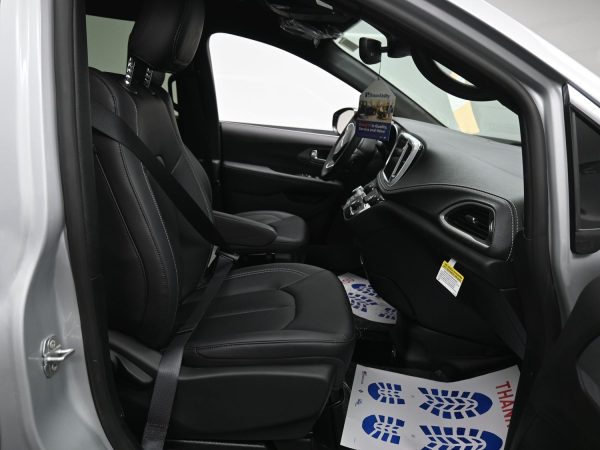 wav-2C4RC1BG3TR173732-8