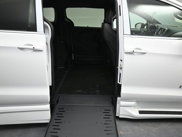 wav-2C4RC1BG1TR206372-11