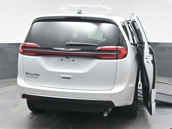 wav-2C4RC1BG1TR206372-5