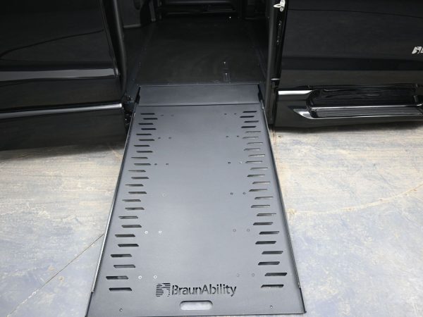 wav-2C4RC1BGXTR173713-10