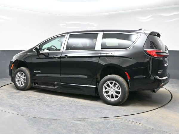 wav-2C4RC1BGXTR173713-3