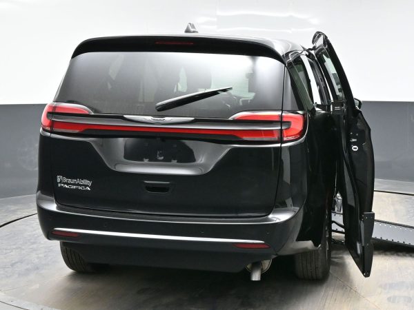 wav-2C4RC1BGXTR173713-5