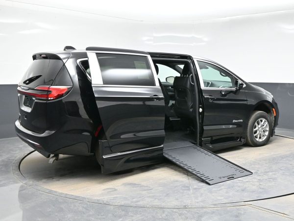 wav-2C4RC1BGXTR173713-6