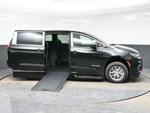 wav-2C4RC1BGXTR173713-7