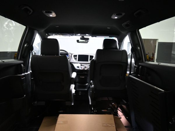 wav-2C4RC1CG8TR188550-14