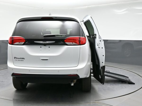 wav-2C4RC1CG8TR188550-5