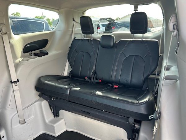 Rear bench seat