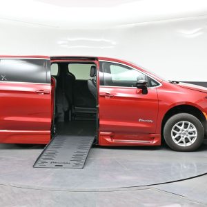 CERTIFIED PREOWNED (CPO) 2025 Chrysler Pacifica Select NEW BraunAbility XT Power Folding Ramp