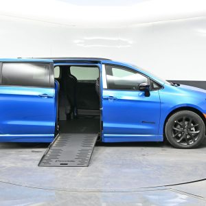 2026 Chrysler Pacifica Sport BraunAbility E2 Power Folding Ramp